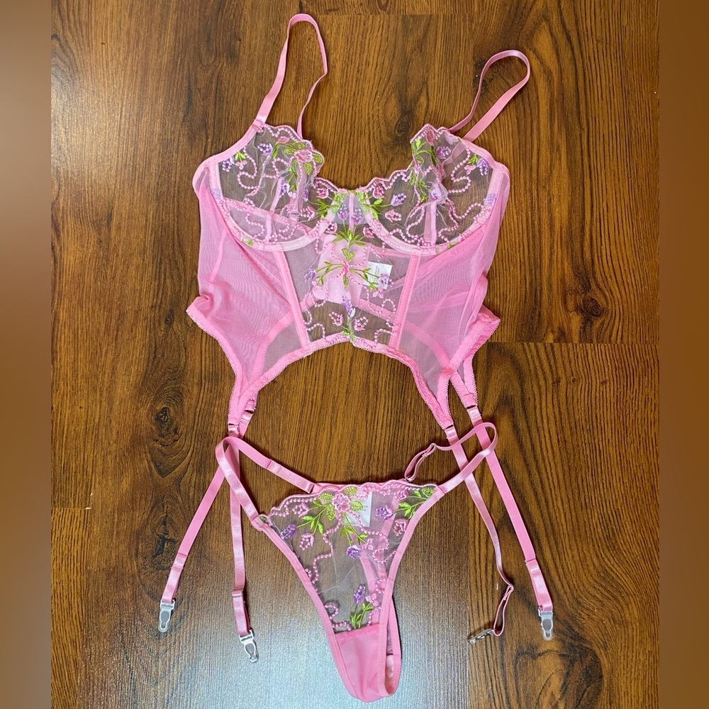 🎀🌷 Ethereal Pink Floral Embroidered Garter Lingerie Set Corset Bra & Thong 🌷🎀 - Picture 2 of 16